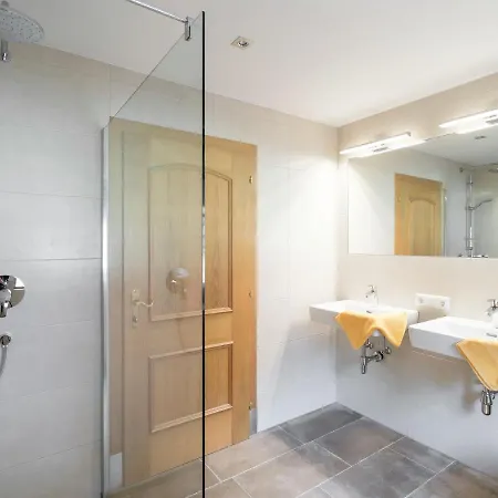 Cozy Holiday In Saalbach-hinterglemm With Terrace * Viehhofen